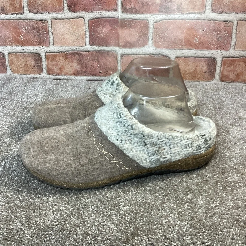 Earth Origins Elana womens faux fur lined slip on clogs size 9 - Picture 3 of 6